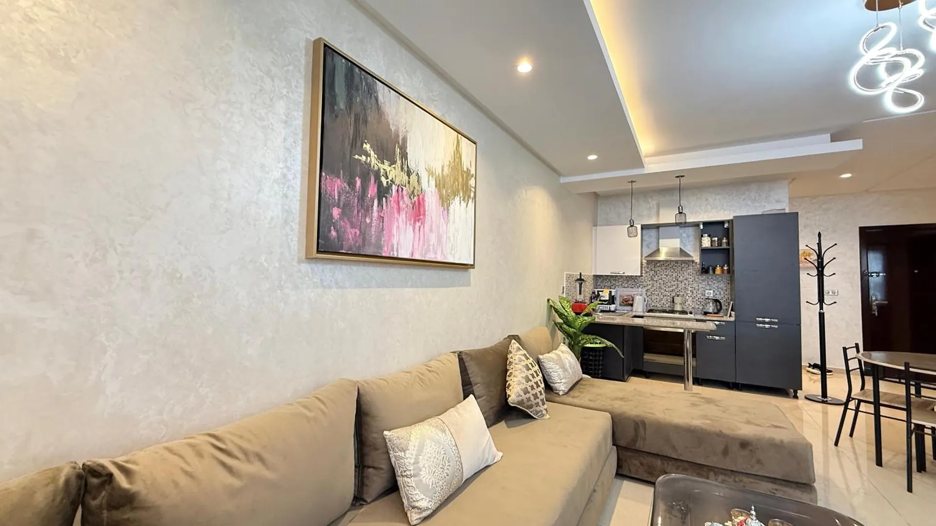 New Luxury Apartment With Style, Balcony And Pool Agadir