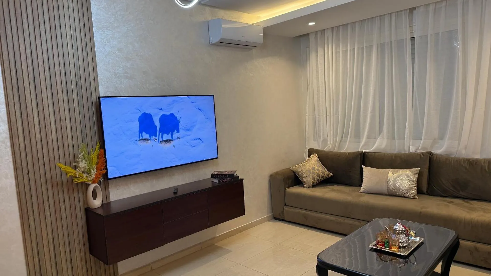 New Luxury Apartment With Style, Balcony And Pool Agadir
